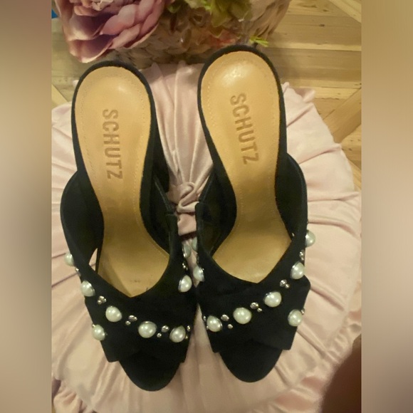 SCHUTZ Shoes - 🎀 SCHUTZ Black heels Mules Pearls size 8 shoes